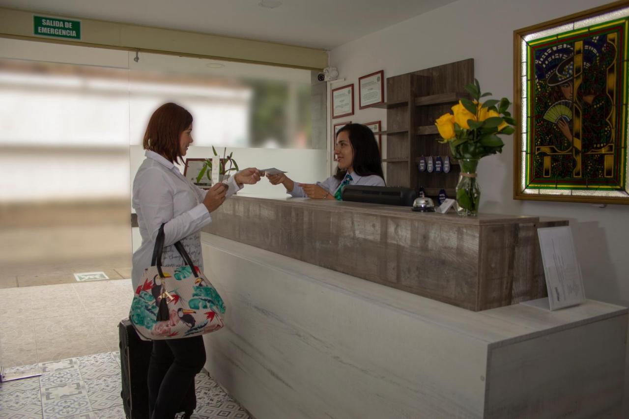 Hotel Avanti Chipichape カリ エクステリア 写真